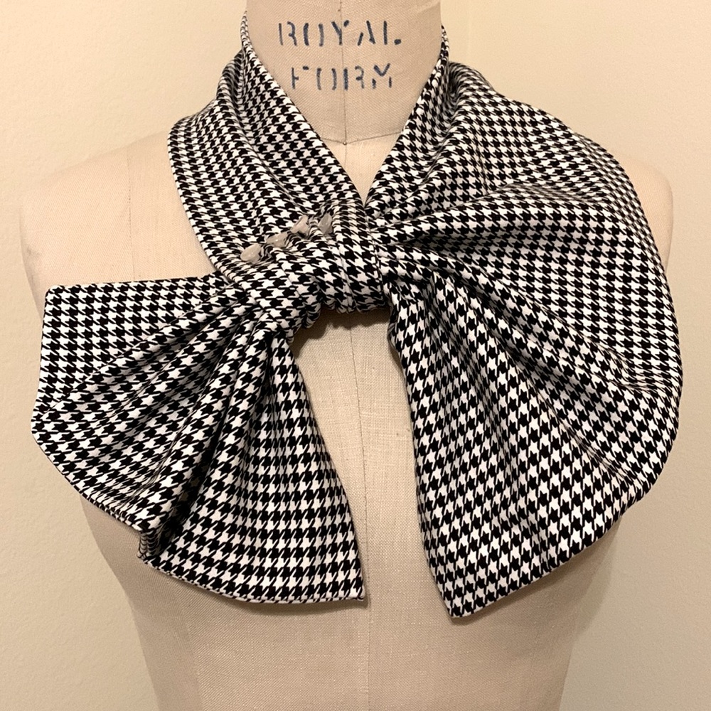 Vintage Design Newly Handmade Houndstooth Scarf includes Vintage buttons